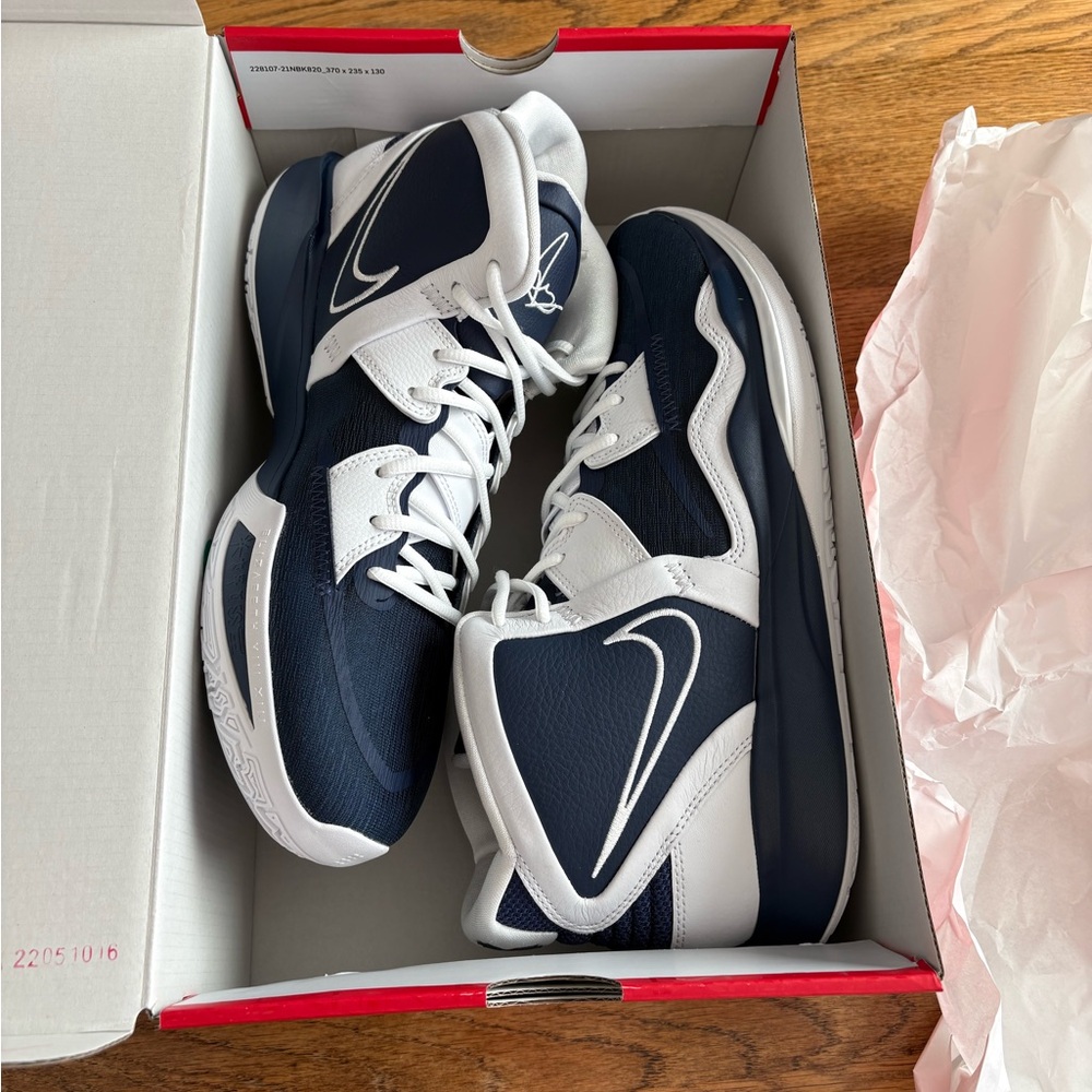 Nike Kyrie’s Sz 13